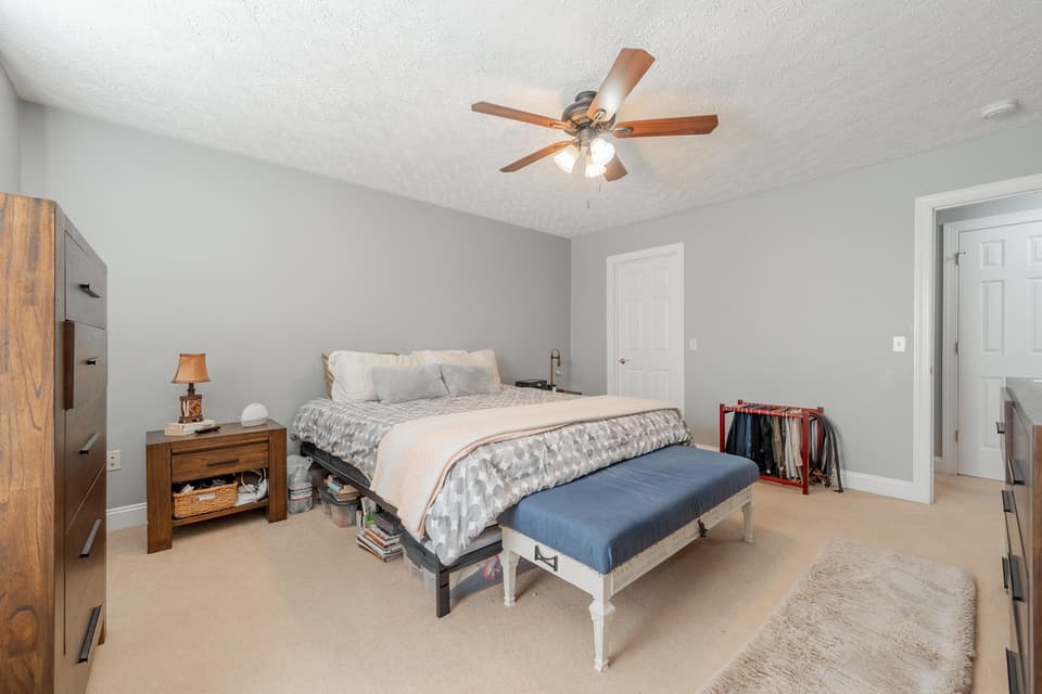 325 Oaktree Boulevard, photo 22 of 35