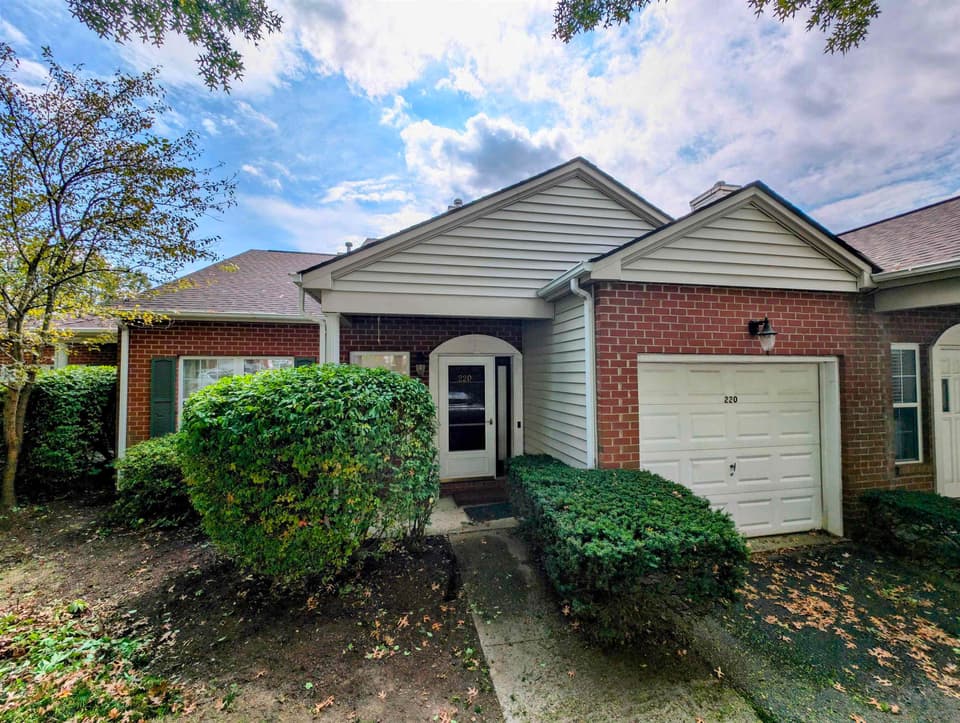 220 Gold Leaf Drive, photo 2 of 19