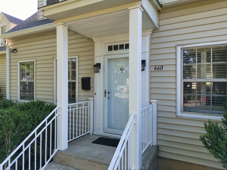 660 W Main Street, photo 2 of 40
