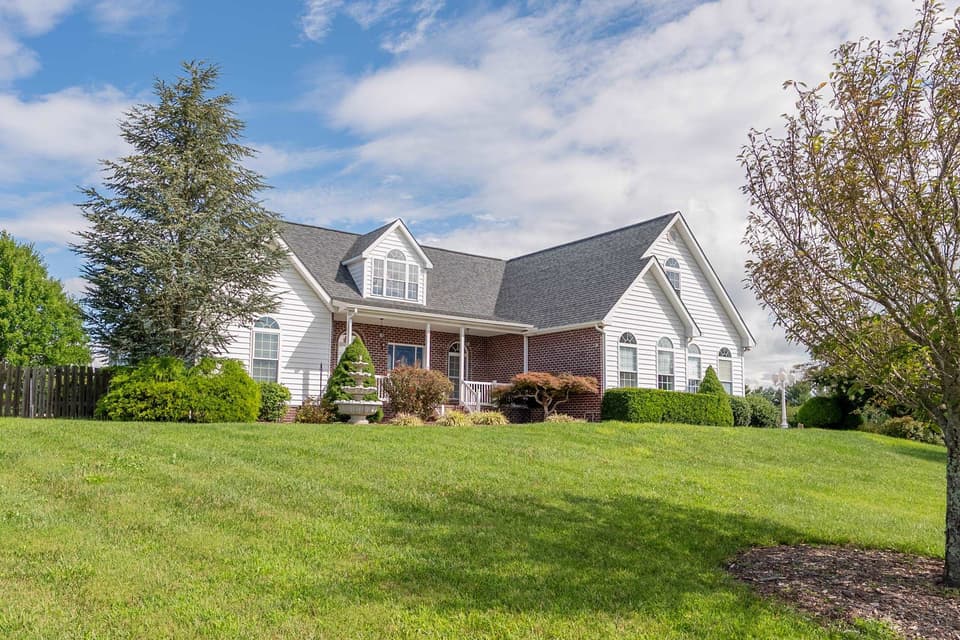 3810 Divine Drive, photo 5 of 40