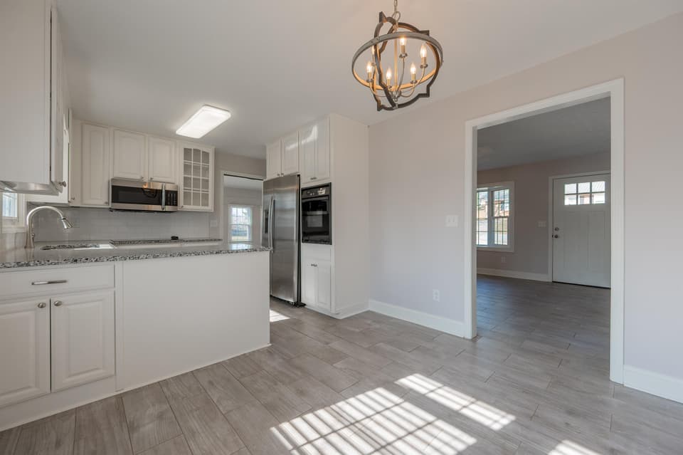 230 Montgomery Street NE, photo 14 of 40