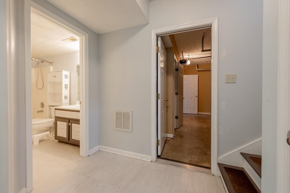 640 Warren Court, photo 37 of 40
