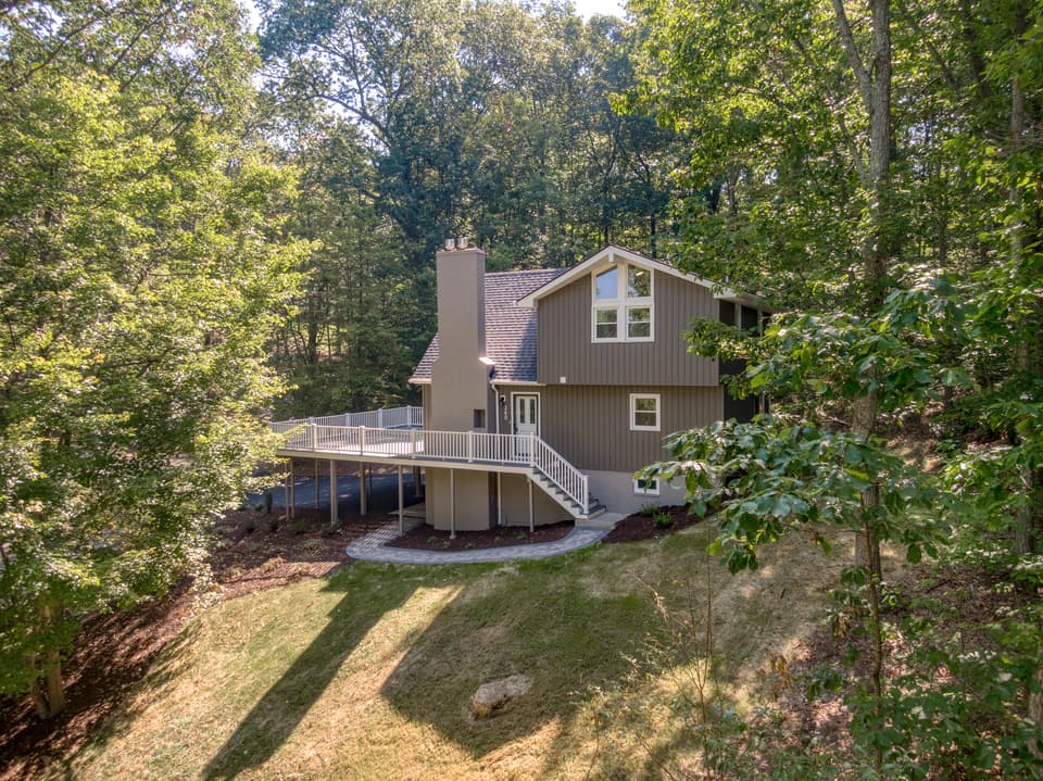 360 Tomahawk Drive, photo 7 of 32