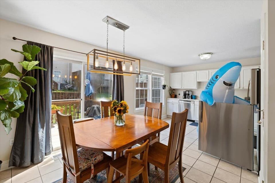 410 Oak Tree Boulevard, photo 6 of 29