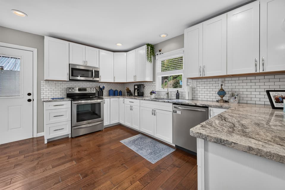 2405 Glade Drive SE, photo 21 of 40