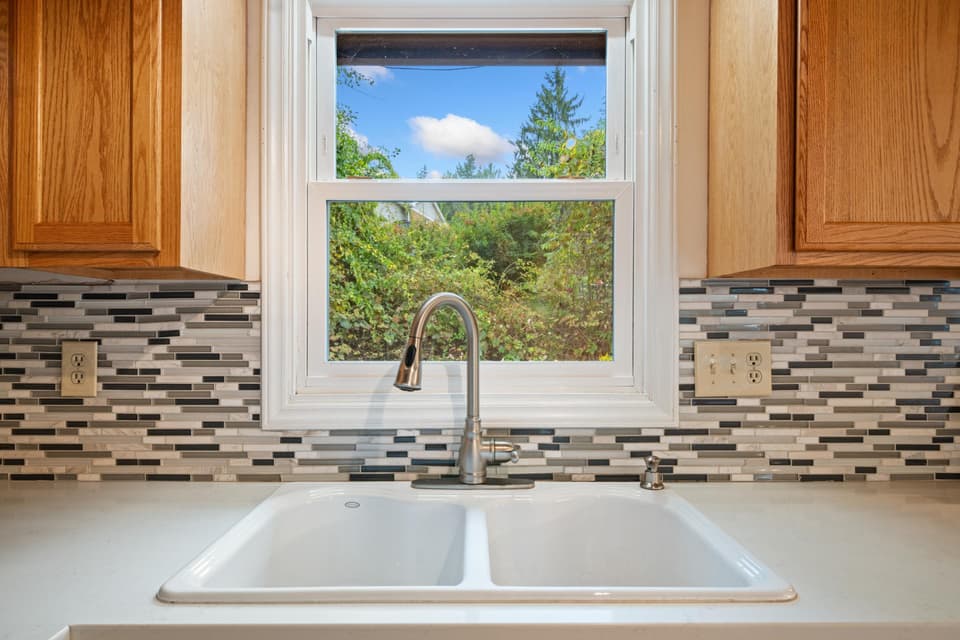 405 Overland Drive, photo 14 of 40