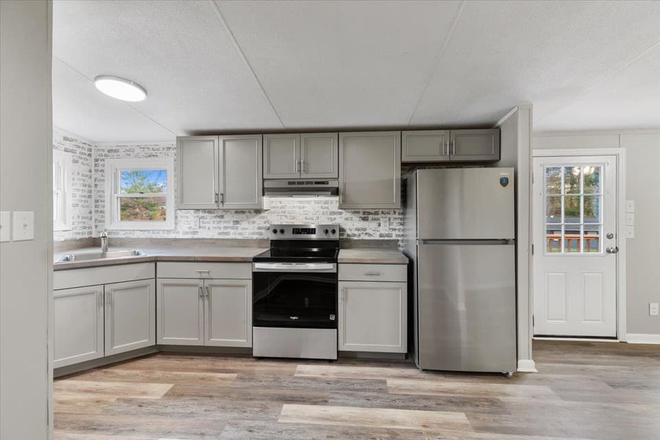 505 North Drive NE, photo 11 of 40