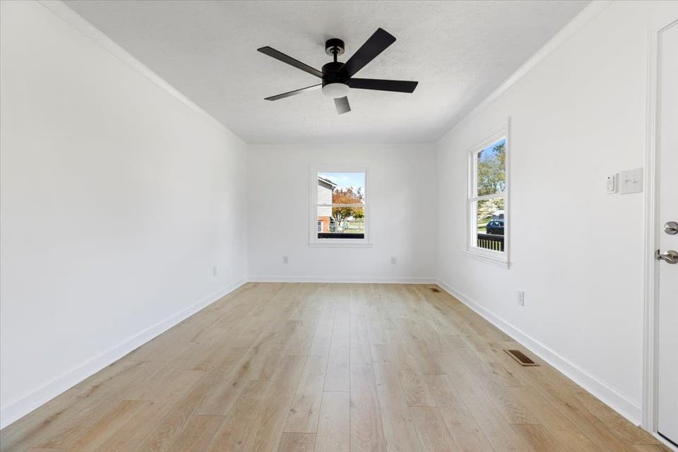 2435 Glade Drive SE, photo 5 of 40