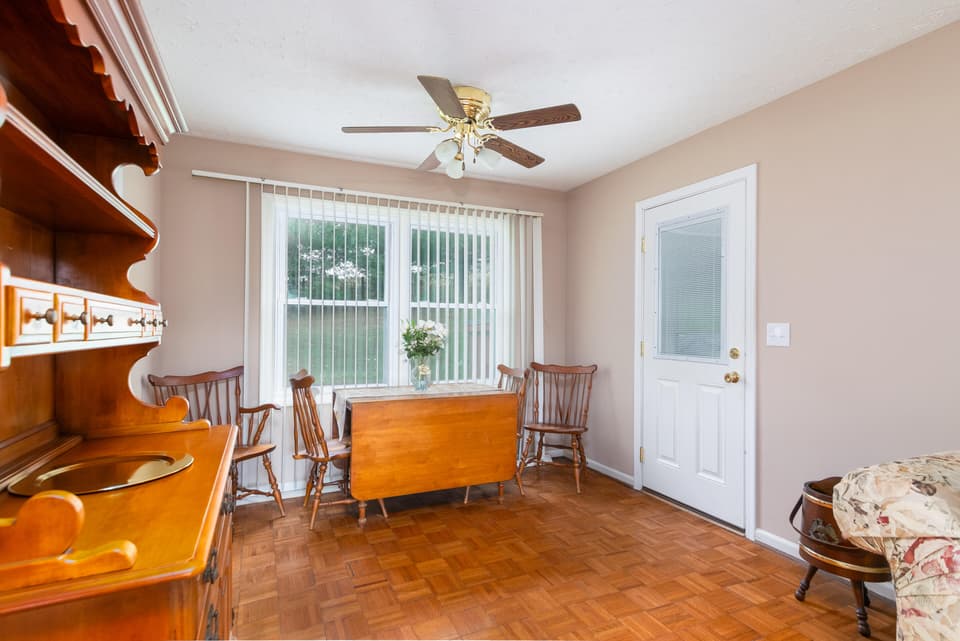 345 Maple Drive, photo 10 of 40