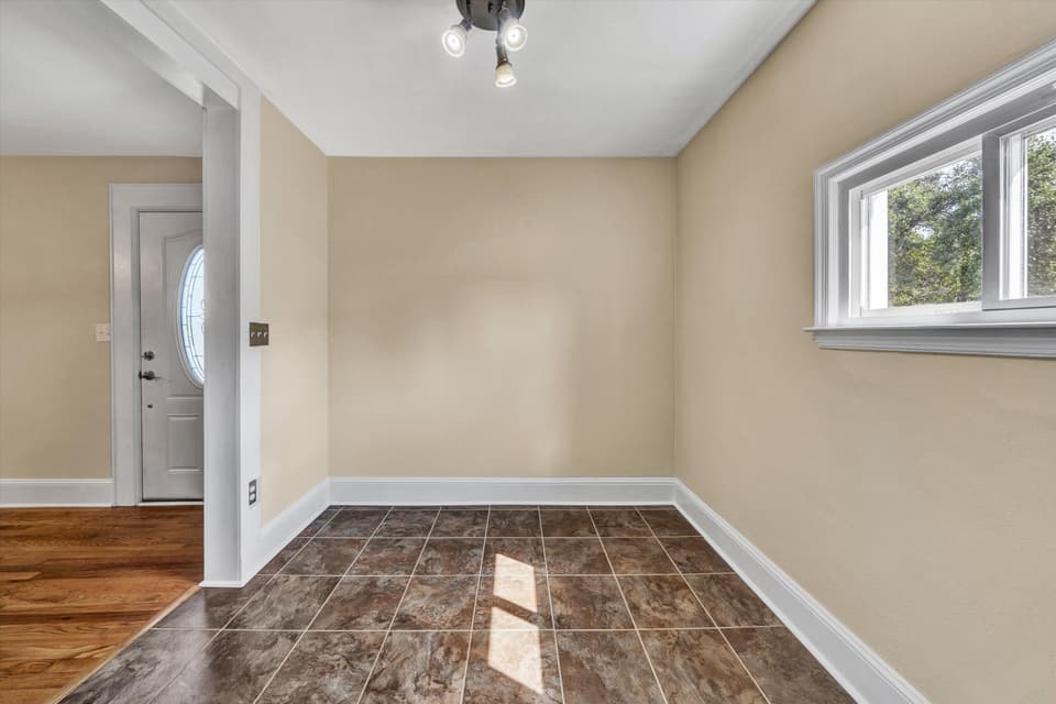 215 S Hill Drive, photo 15 of 37