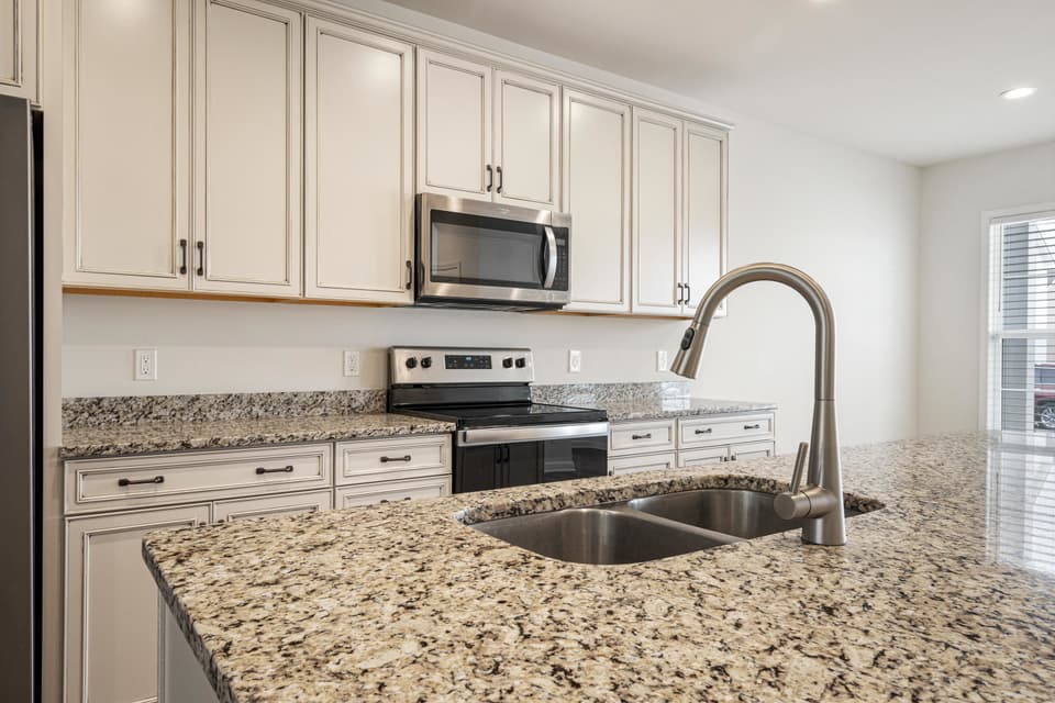215 Hamilton Avenue NW, photo 12 of 40