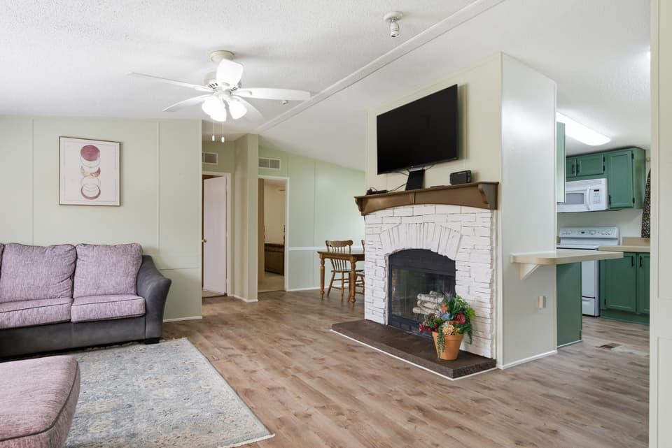 670 Liberty Street NE, photo 7 of 38