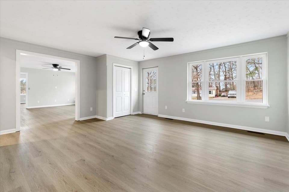 435 Teel Street, photo 4 of 40