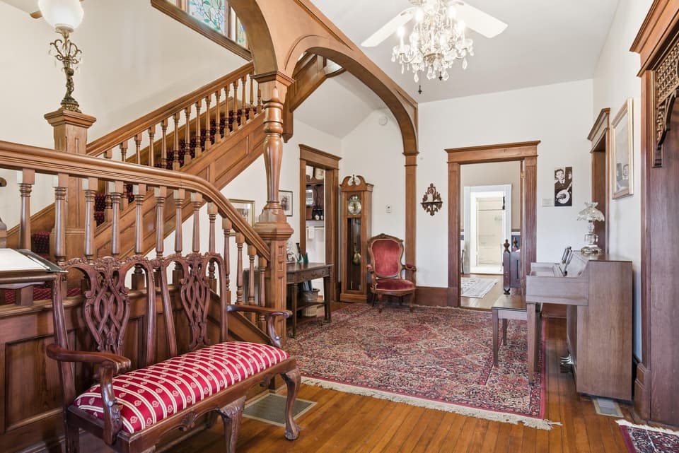 311 E Main Street, photo 6 of 40