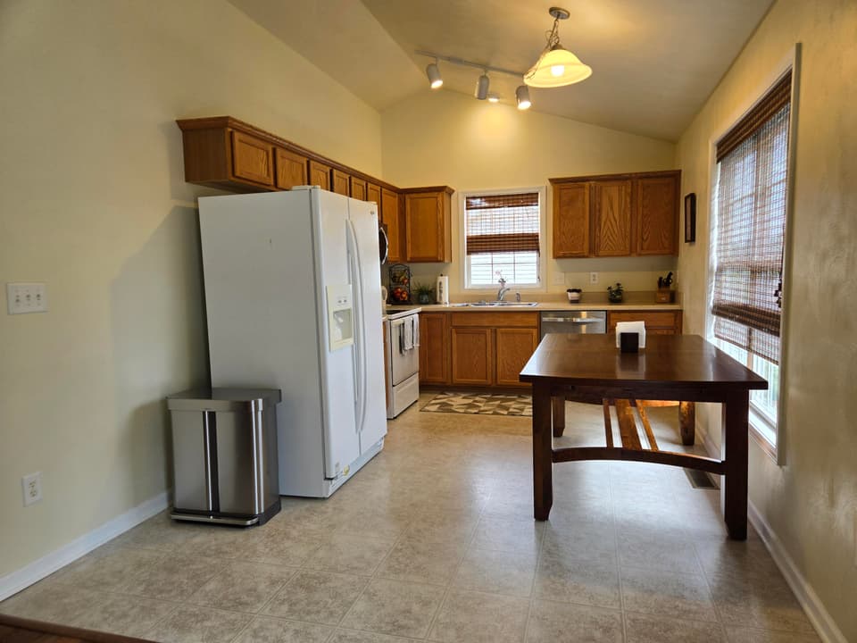440 Windsor Dr, photo 6 of 33