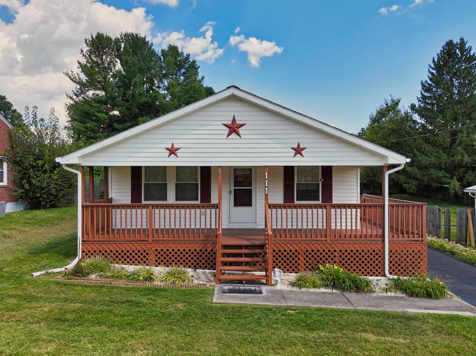 111 Hagan Street NE, photo 2 of 40