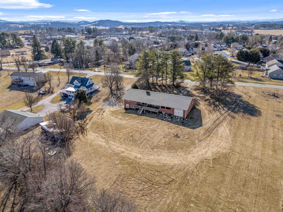 575 Stafford Drive, photo 9 of 40
