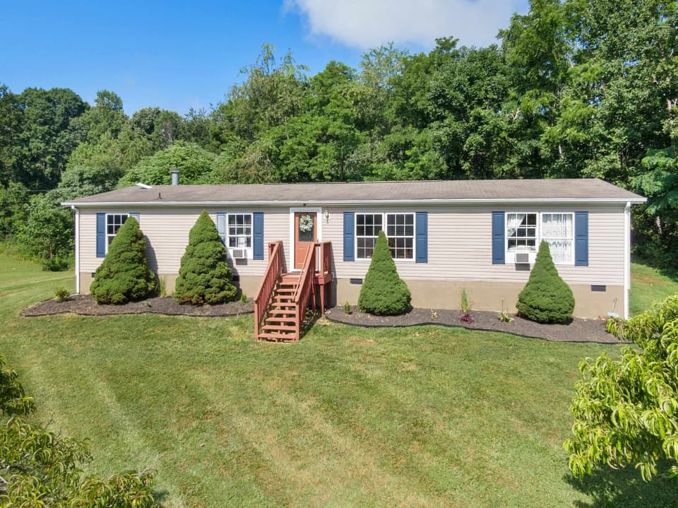 678 Peachtree Hill, photo 2 of 40