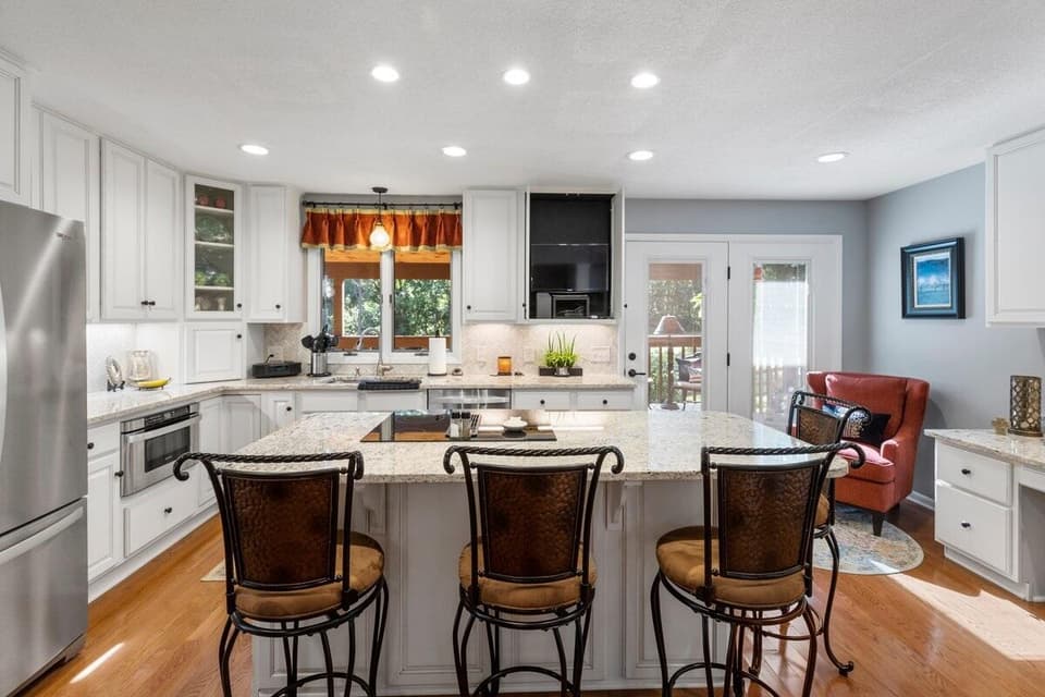 255 Patricia Lane NE, photo 15 of 35