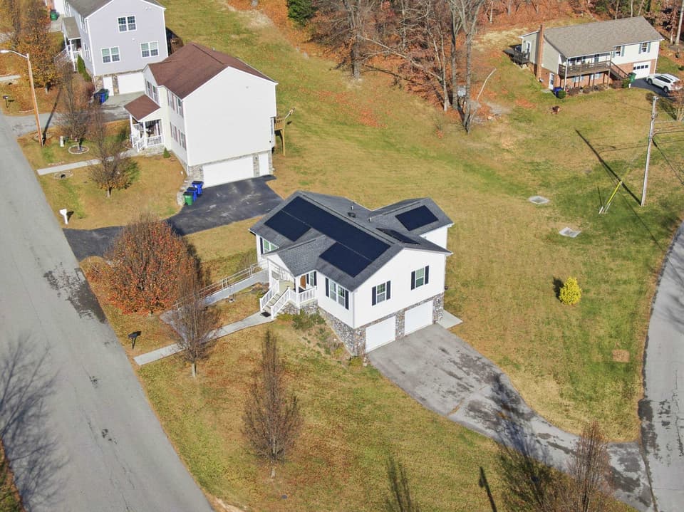 370 Robin Hood Drive, photo 9 of 40