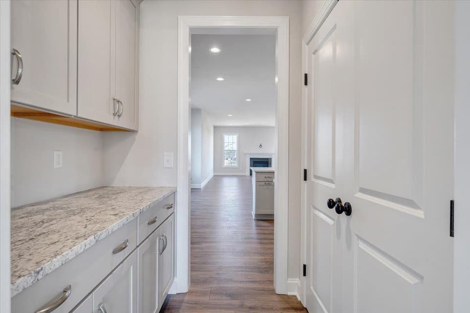 985 Round Meadow Drive, photo 15 of 40