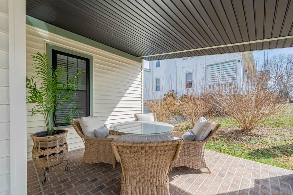 200 S Franklin Street, photo 10 of 40