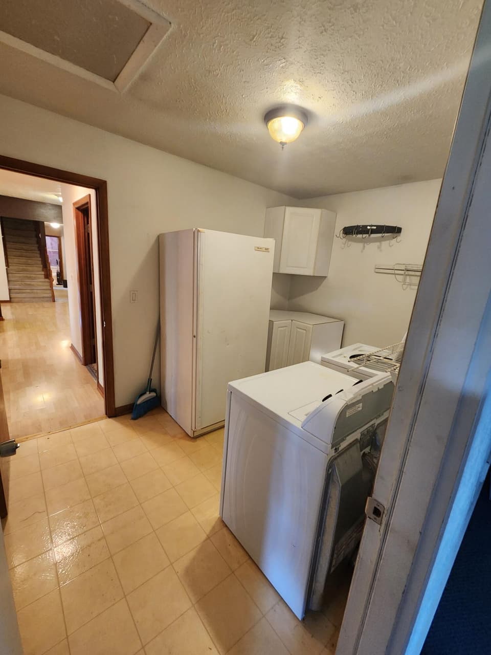 930 Stafford Dr, photo 8 of 39