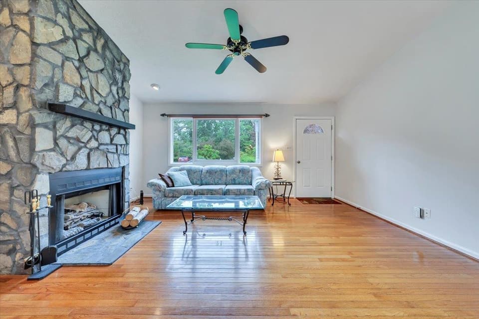 430 Virginian Drive, photo 5 of 36