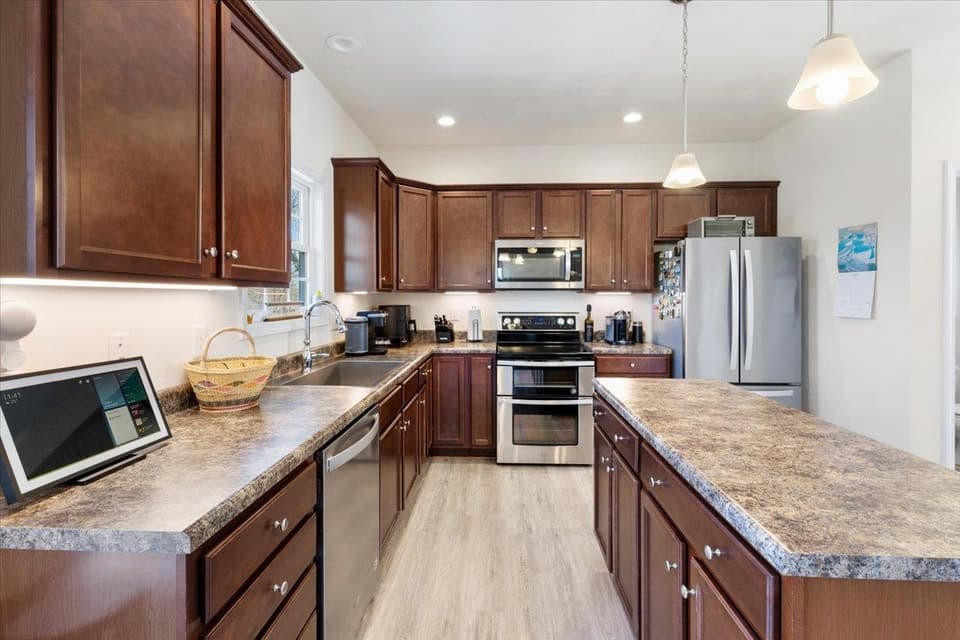 1140 Crosscreek Drive, photo 17 of 40