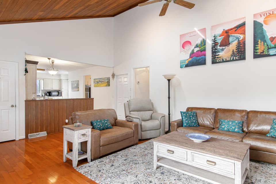 285 Emerald Boulevard, photo 7 of 40