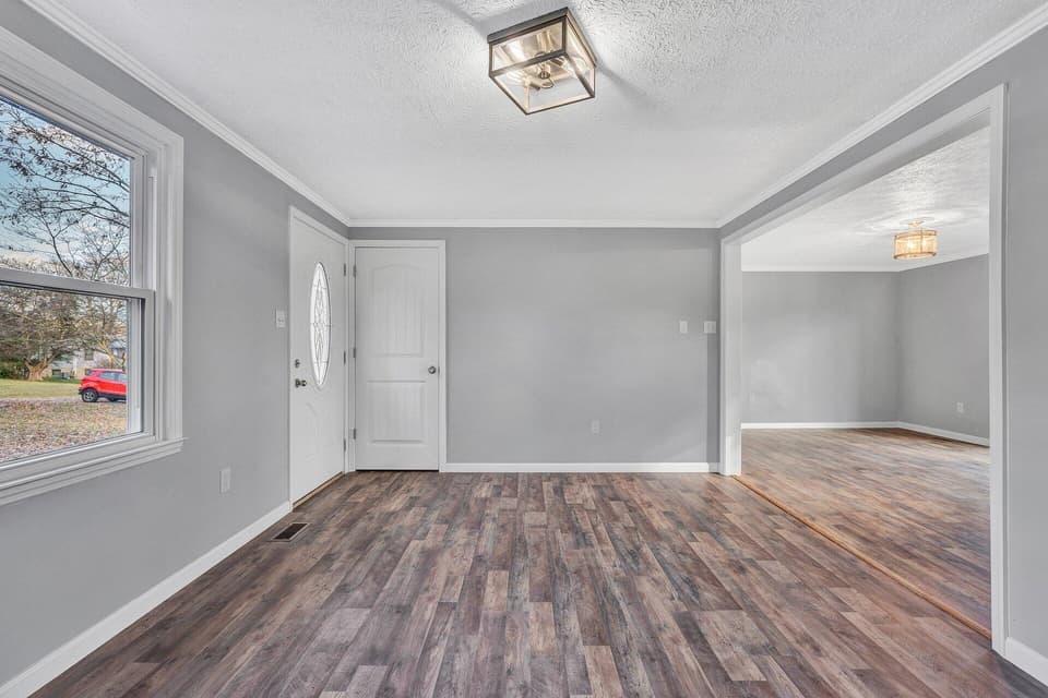 115 Thelma Lane, photo 2 of 29