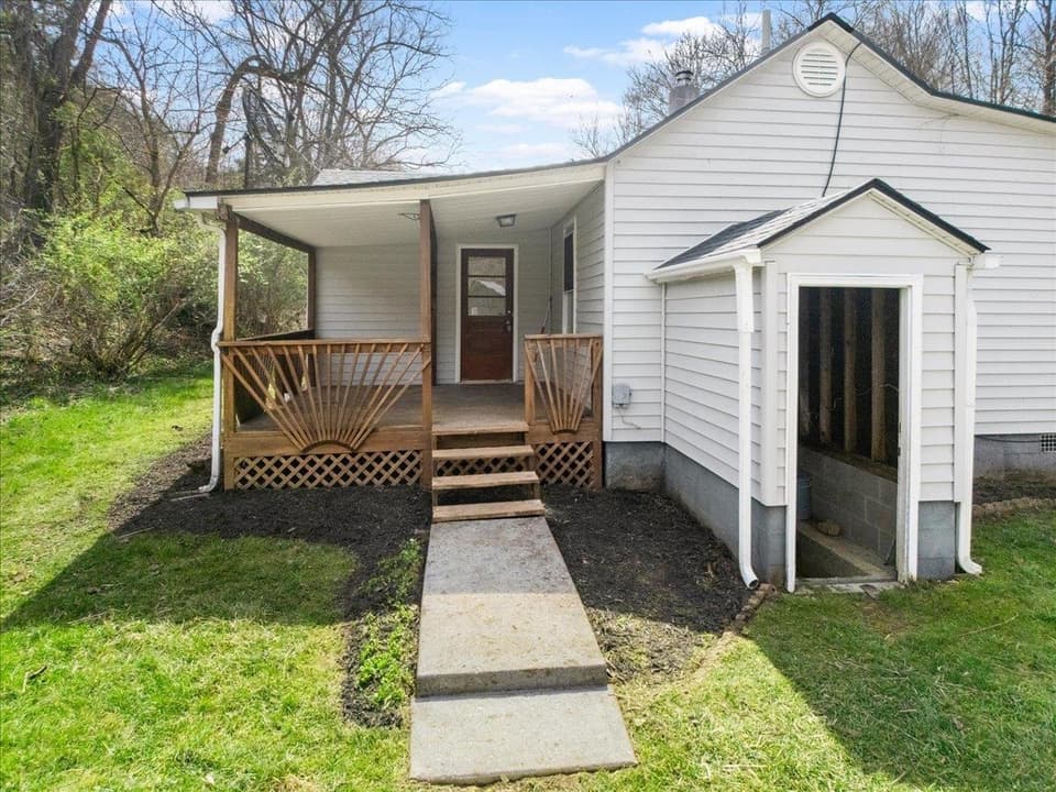 1033 Walton Road, photo 3 of 37