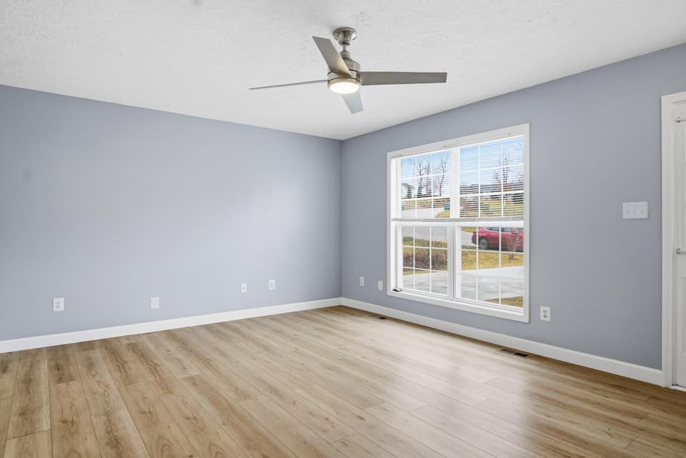 660 Warren Court, photo 6 of 29