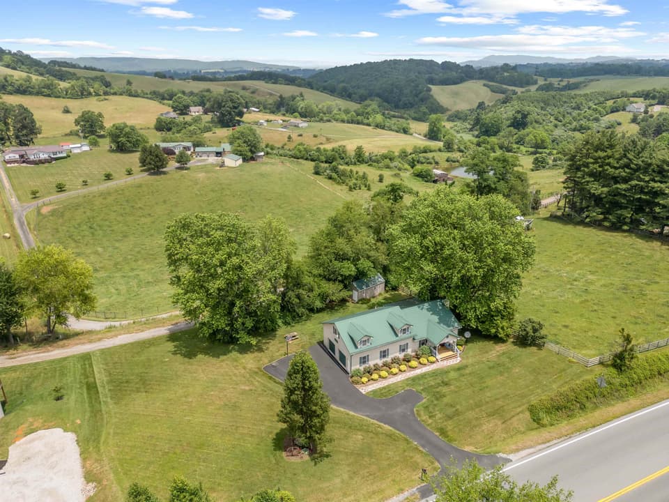 2056 Radford Road, photo 3 of 40