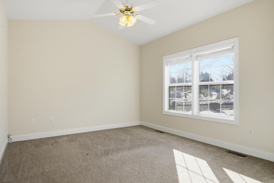 380 Oaktree Boulevard, photo 31 of 40