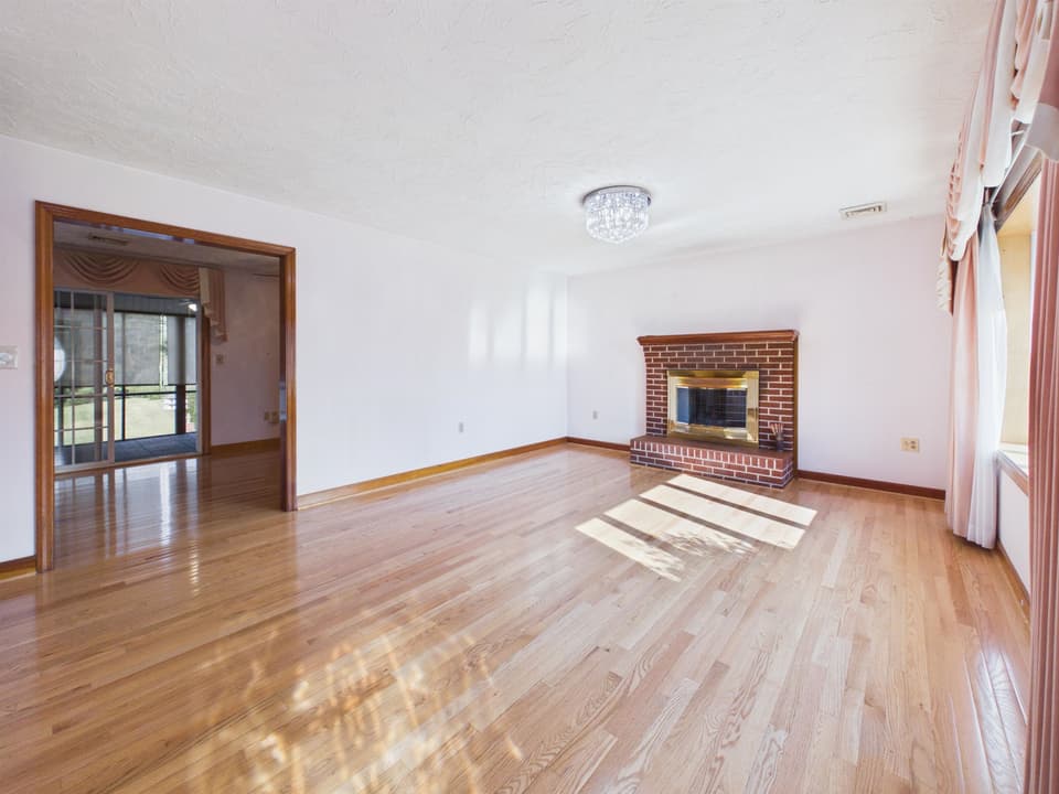 240 Walnut Drive, photo 5 of 40