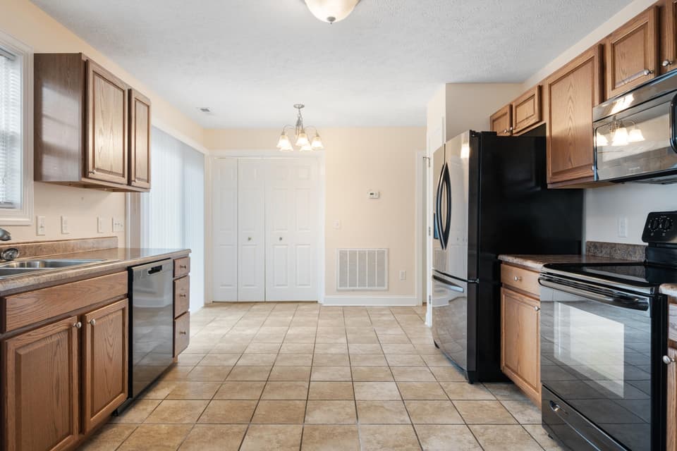 1555 Sherwood Drive, photo 18 of 40