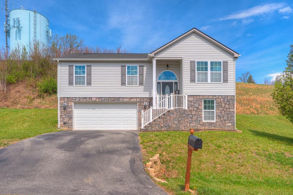 145 Robin Hood Drive, photo 2 of 37