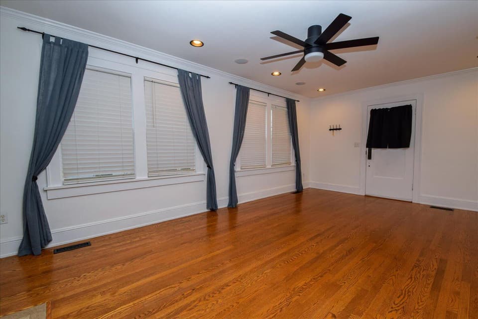 306 S Franklin St, photo 5 of 40