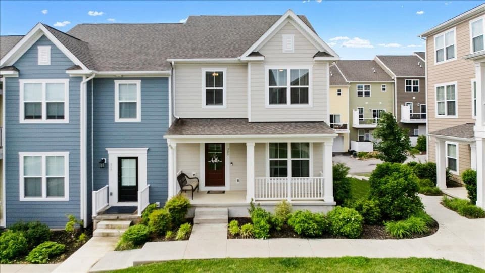 325 John Adams Drive, photo 2 of 40