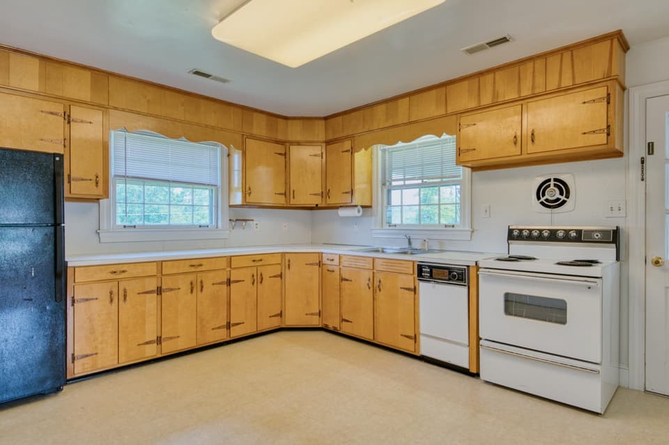 108 Roseland Drive, photo 18 of 40