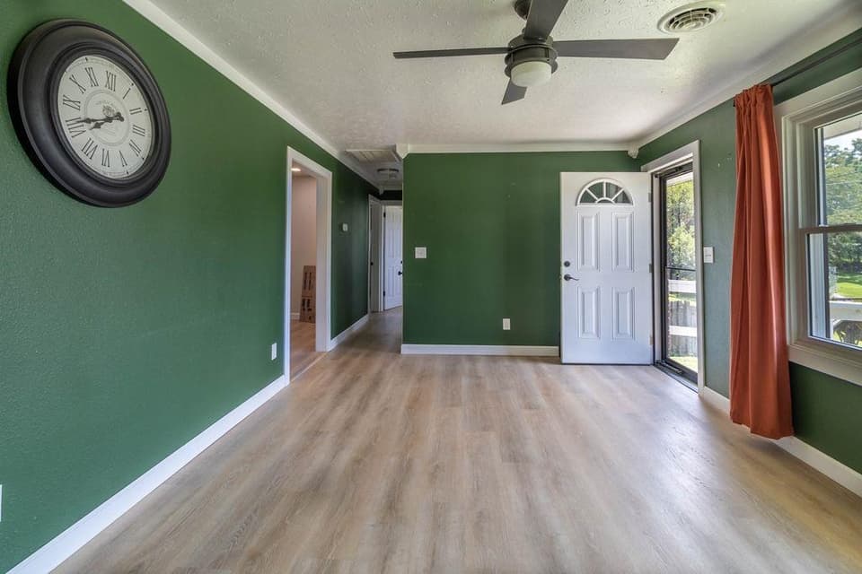 1380 Rigby Street, photo 10 of 32