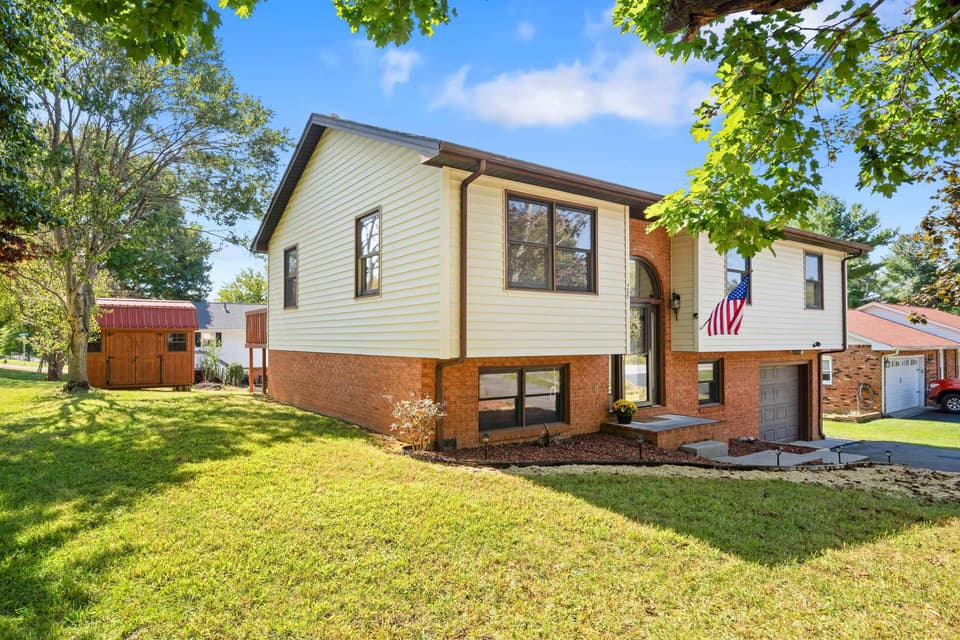 425 Independence Boulevard, photo 2 of 40