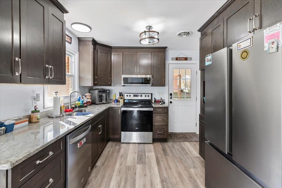 60 Overland Drive, photo 8 of 38