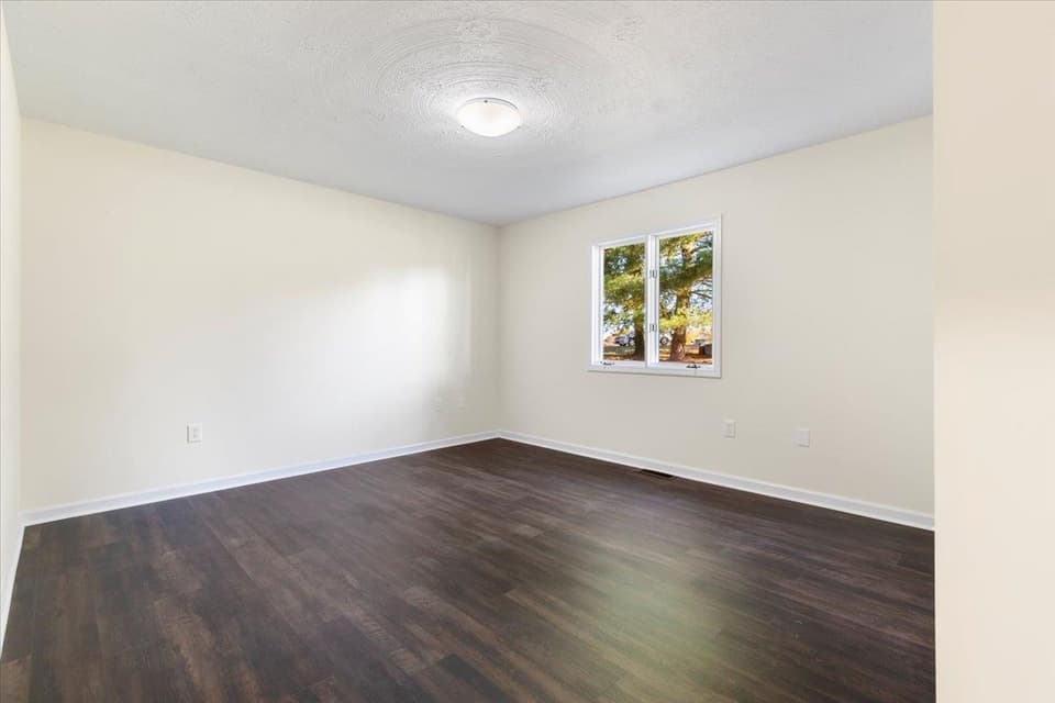 395 Cherokee Drive, photo 23 of 40