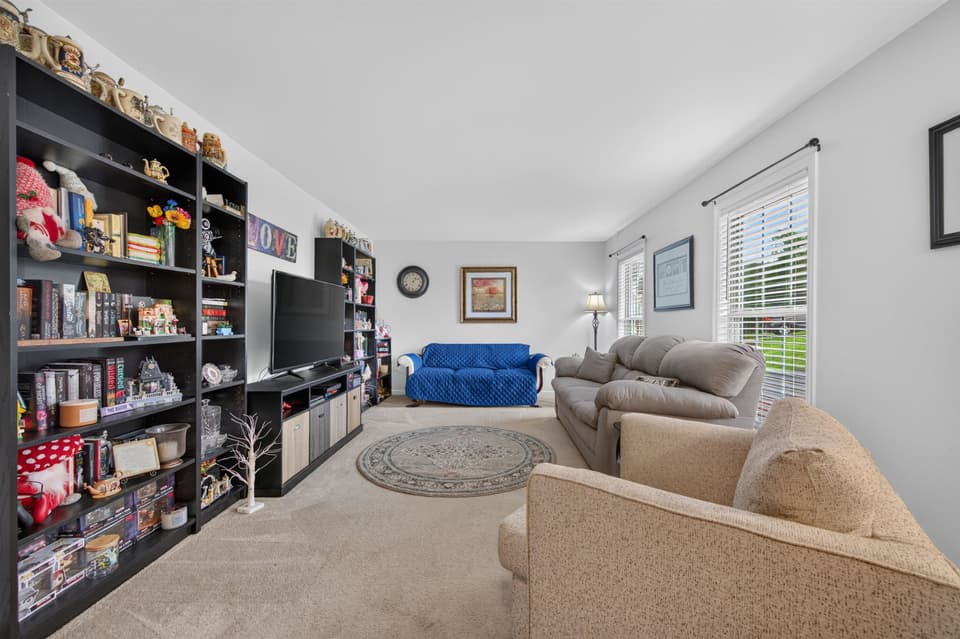 170 Cullen Court SE, photo 8 of 40