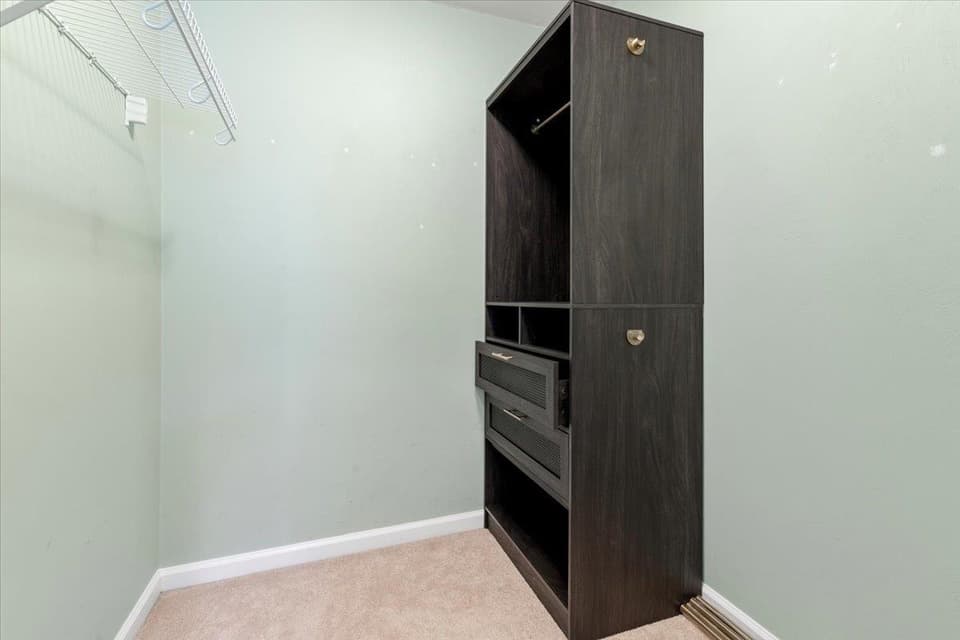 921 Crosscreek Drive, photo 33 of 40