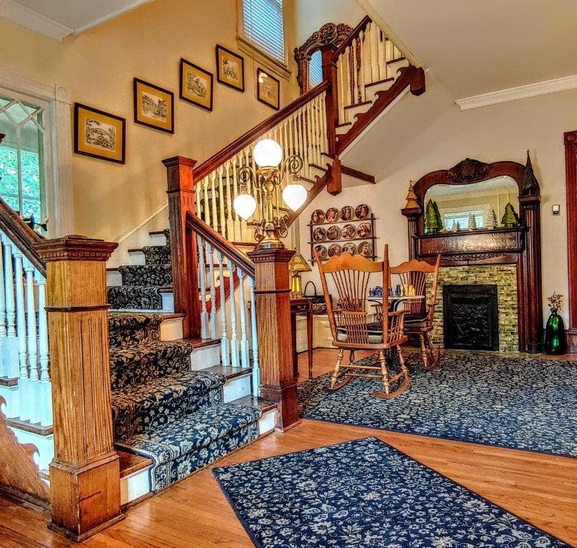 201 East Main St, photo 10 of 39