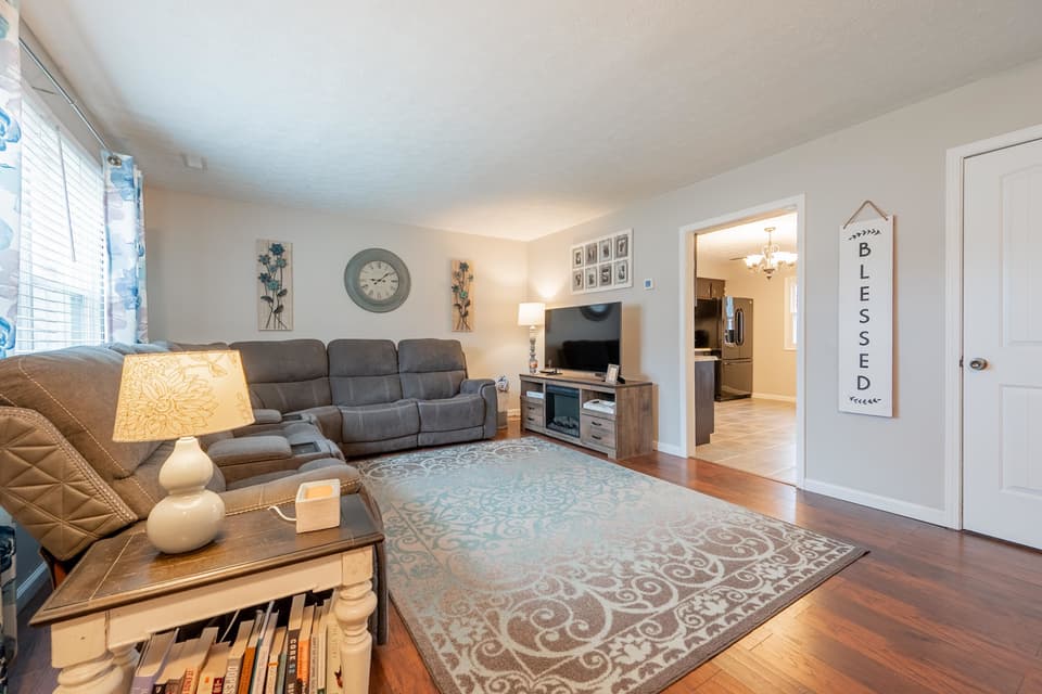 315 Cherokee Drive Unit A, photo 6 of 40