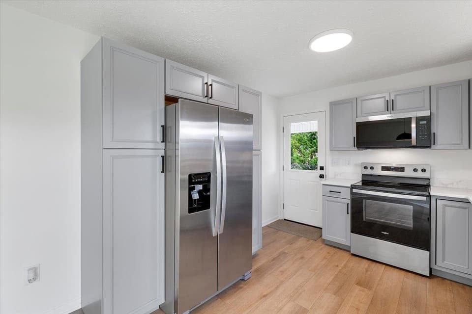 326 Rolling Hills Drive, photo 16 of 40